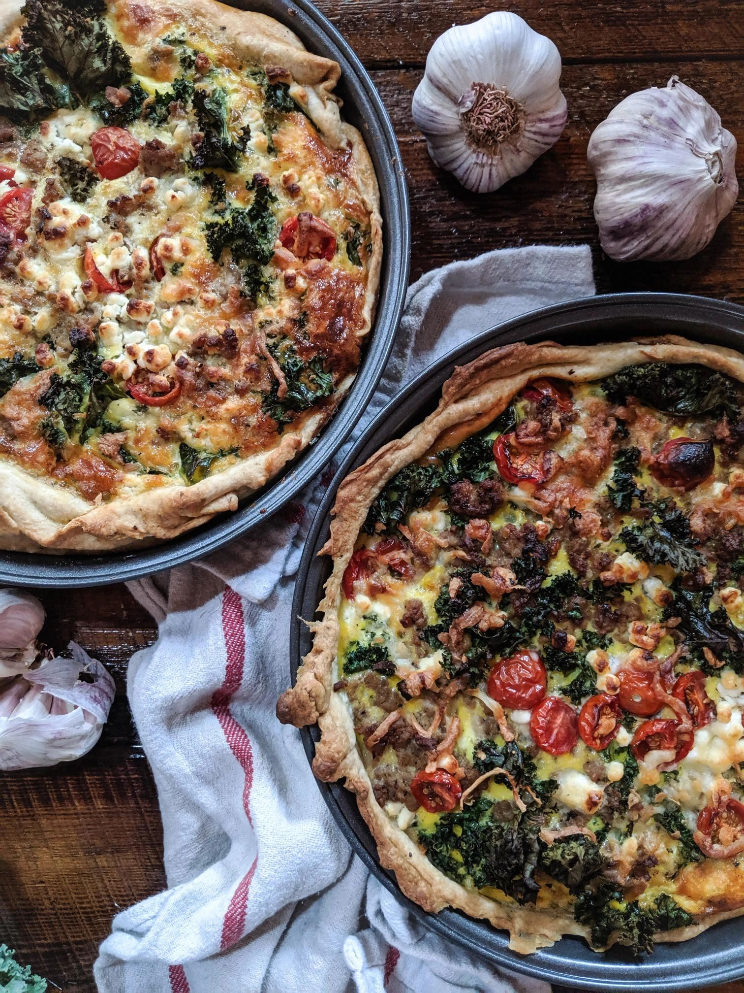Quiche dinde hachée, kale, tomate, chèvre & croûte aux herbes