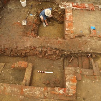  James River Institute For Archaeology image of a worker