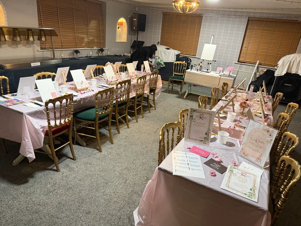 Room set up for a canvas painting and sip event with easels and chairs.