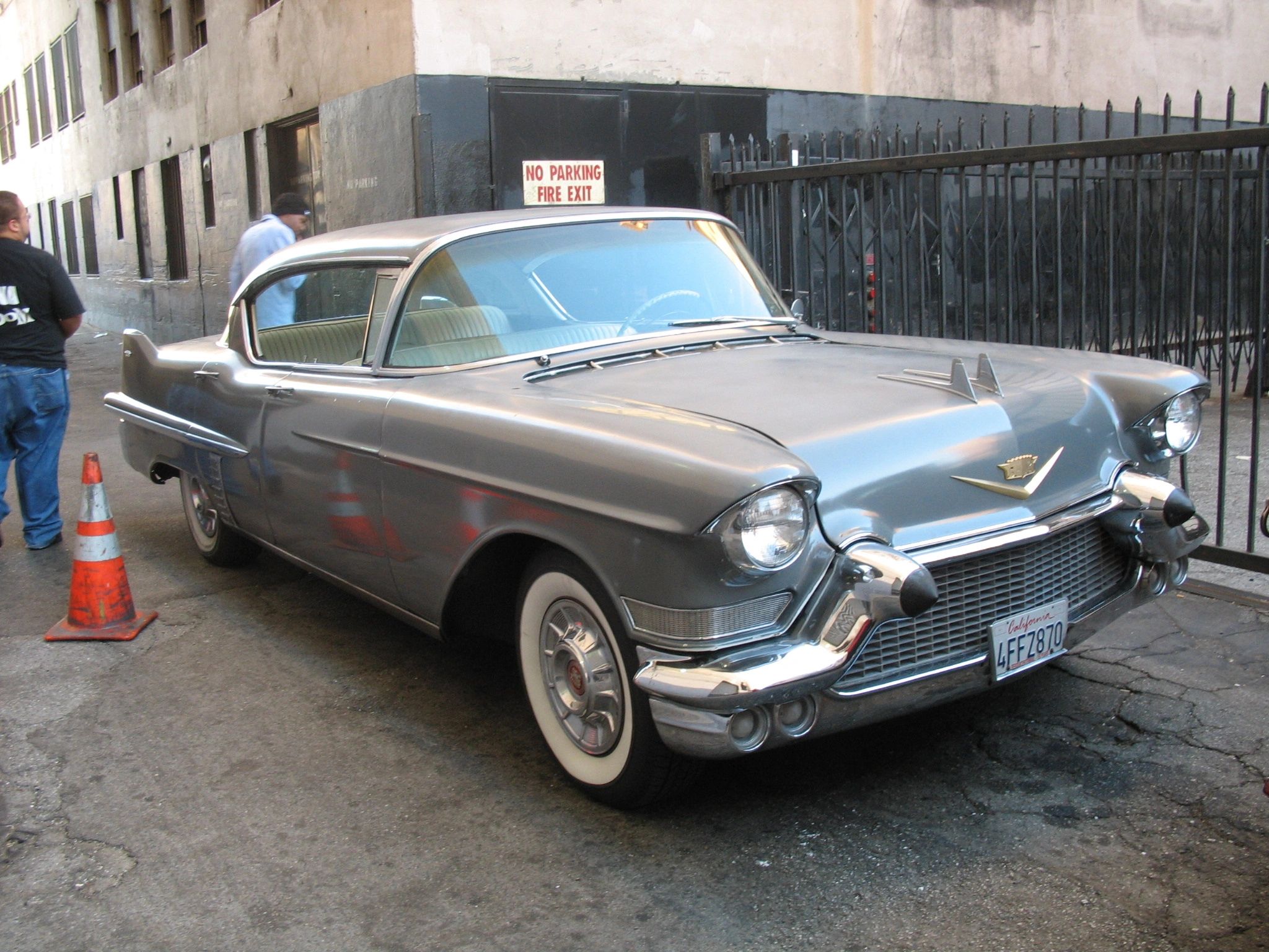 57_cad_sedan_Grey_1.JPG