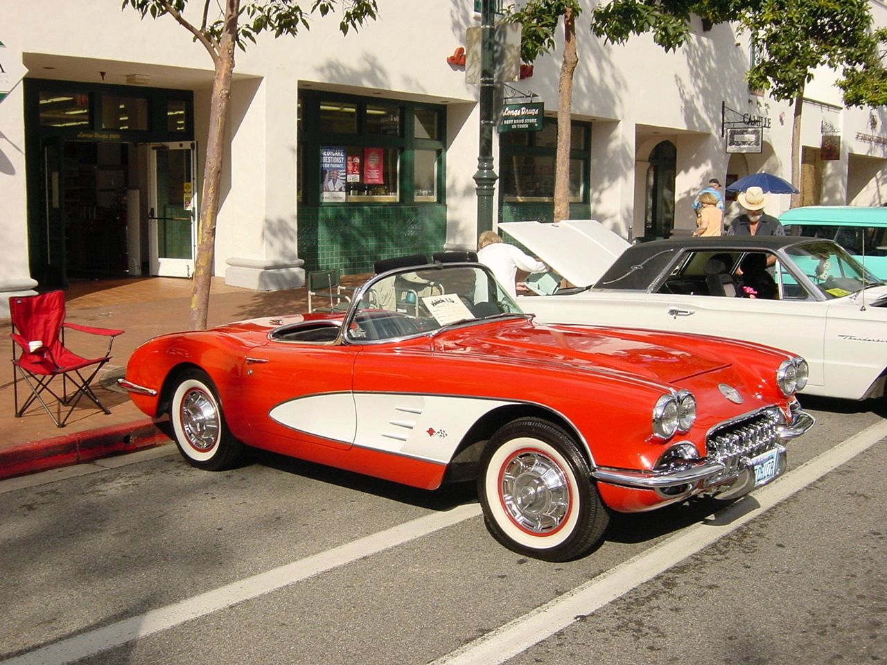 Corvette_1960_Rd_Blk_int_At_Trns_I.jpg