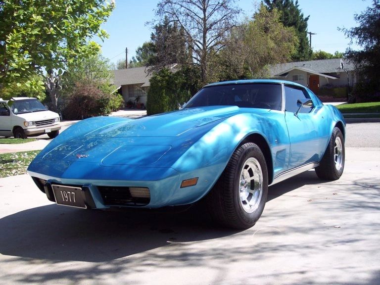 Corvette_77_blue_Ttop_3.jpg