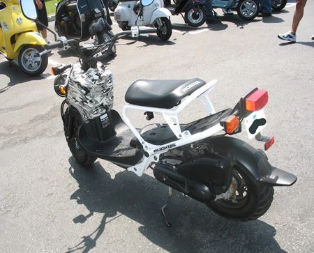 Honda_Ruckus_2007_Camo_3.jpg