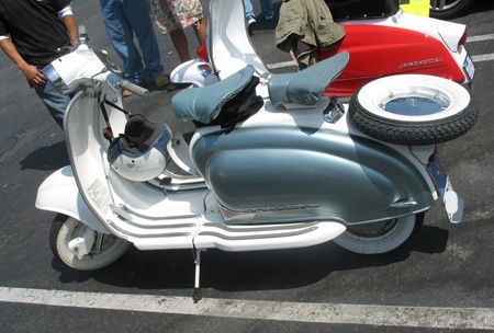 Lambretta_1959_BLUnWHT_2.jpg