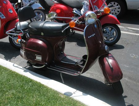 Vespa_1974_Maroon_1.jpg