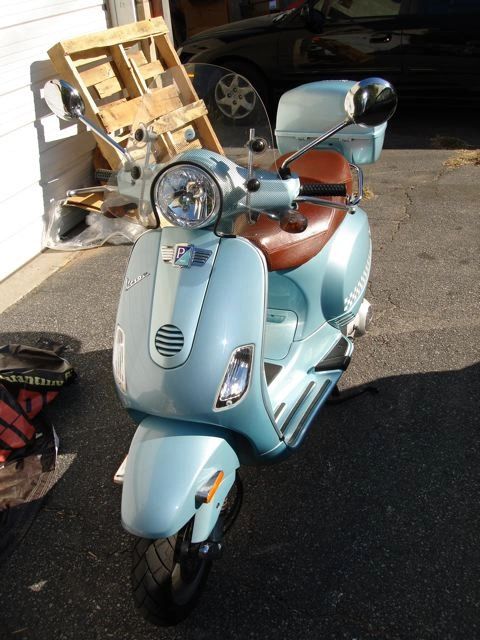 Vespa_newer_Blue_1.jpg