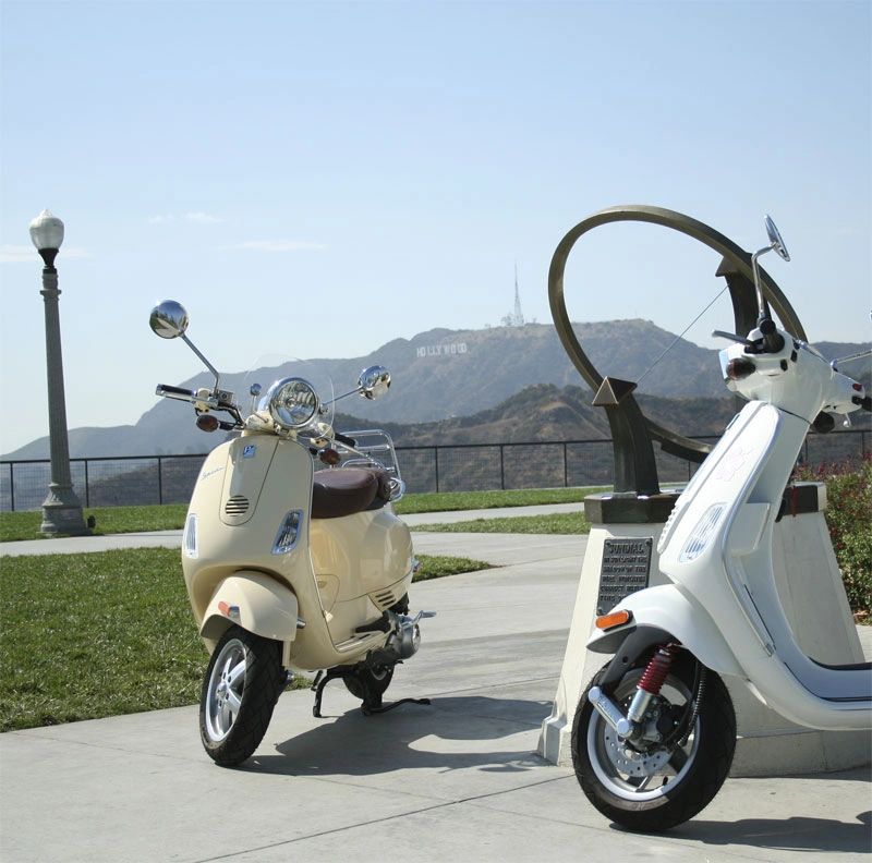 Vespa_newer_Sienna_Ivory_1.jpg