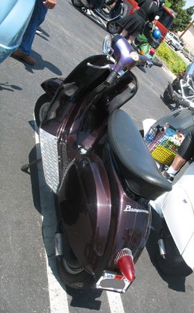 Vespa_vintage_flamed_2.jpg