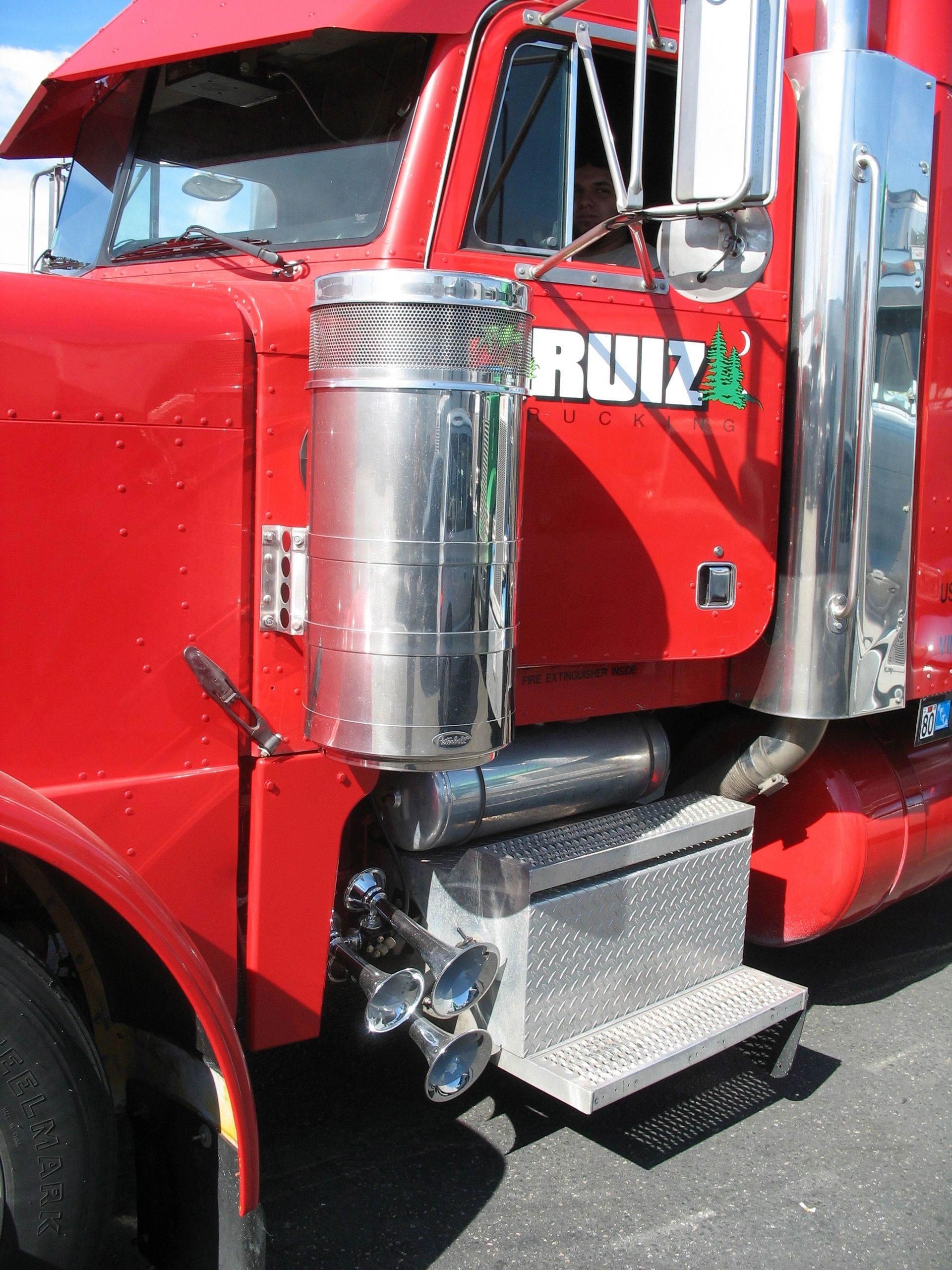 a_RED_Peterbilt_III.jpg