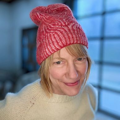 SHERRY WEARS A BRIOCHE PINK AND RED HAT
