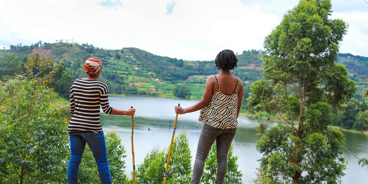 hiking lake bunyonyi