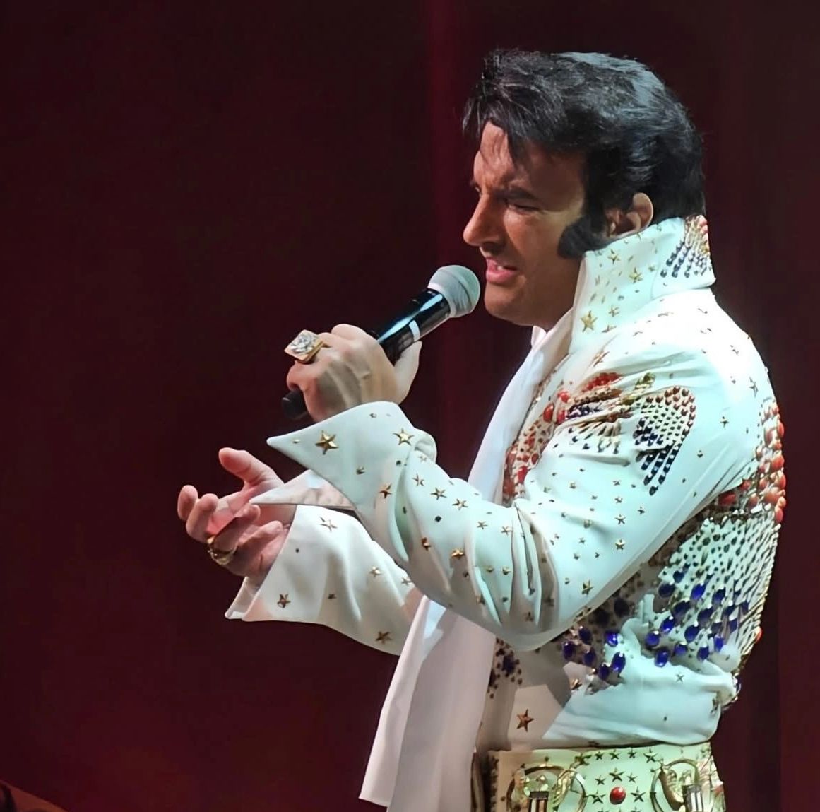 Gordon Davis Elvis Tribute Artist
Winner of Images of the king in Memphis Tennessee 