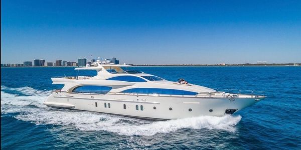 Charter yachts in Florida to the Bahamas 