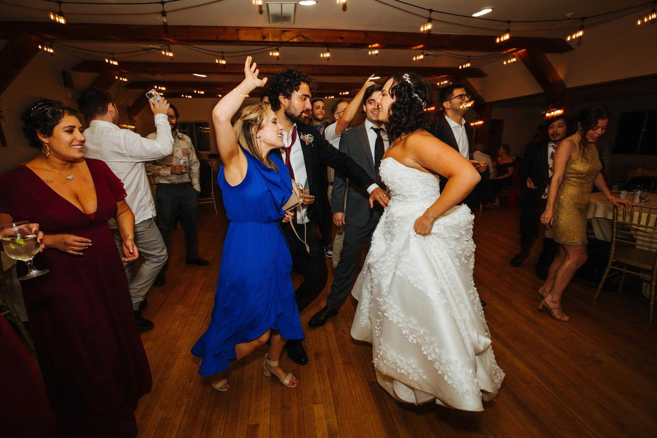 //img1.wsimg.com/isteam/ip/42da126f-a957-42cf-a405-e86f38175095/wedding-dj-kingston-new-york-scaled.jpg/:/rs=w:1300,h:800