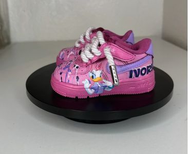 Pink custom baby shoes featuring Daisy Duck and white laces.