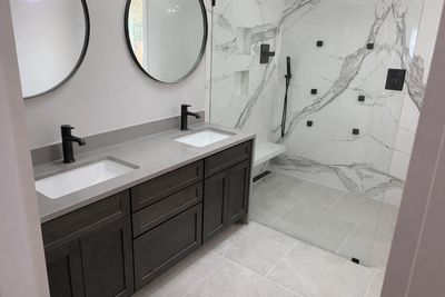 Modern bathroom with tile