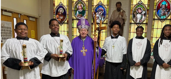 Bishop Deshotel commemorating mass with 8th grade students. 