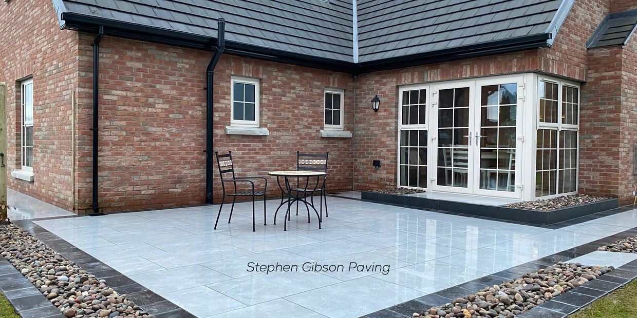 Oyster Italian Porcelain Tile with London Black Porcelain Cobble Border