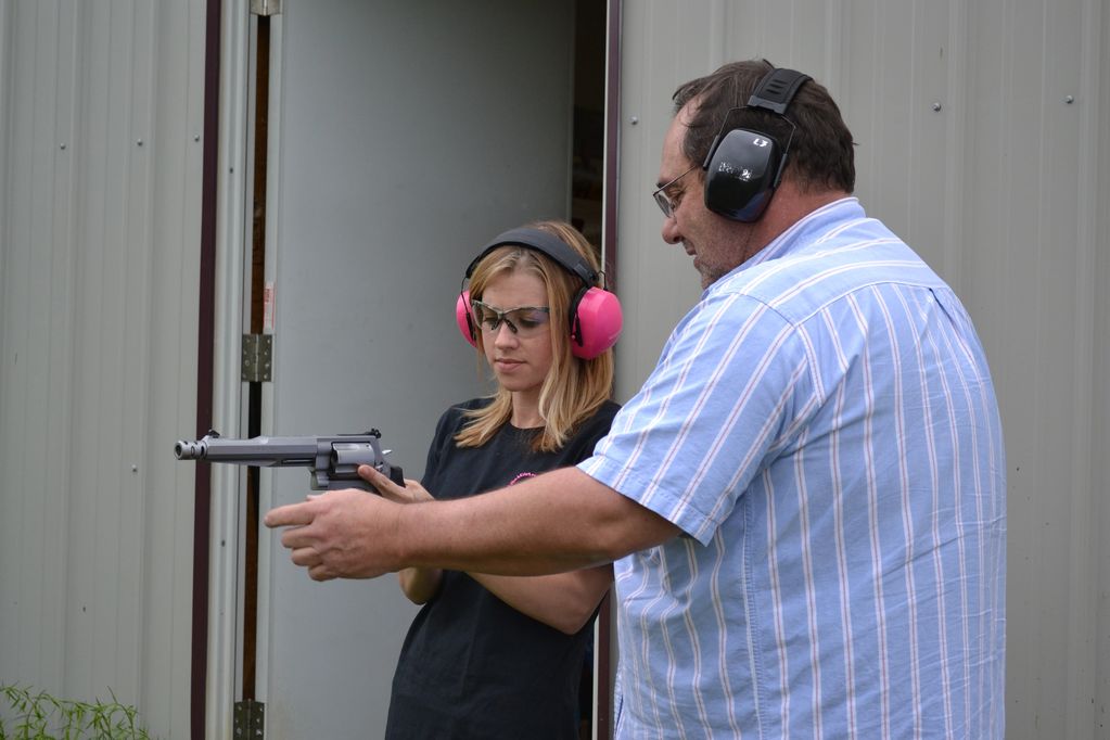 Amanda shooting the Smith & Wesson 500 magnum!!