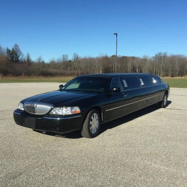 Lincoln Town Car Limo Limousine for Big Groups