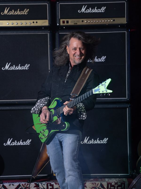 GIBSON GUITARS
MARSHALL JCM 800
MARSHALL JCM 900