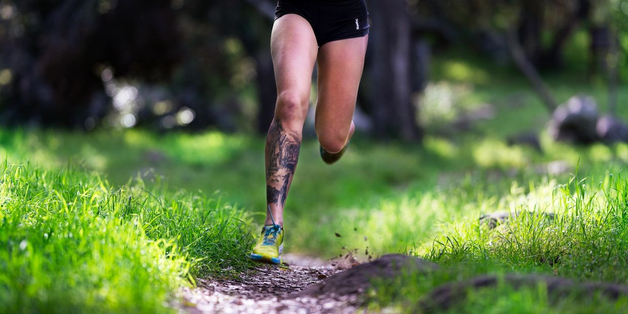 A female cross country runner