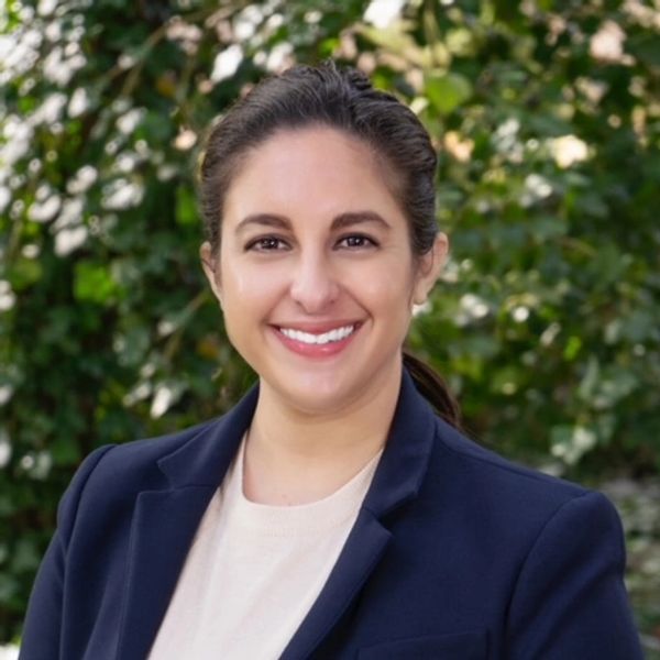 Cynthia Morales, MA, LMHC headshot photo