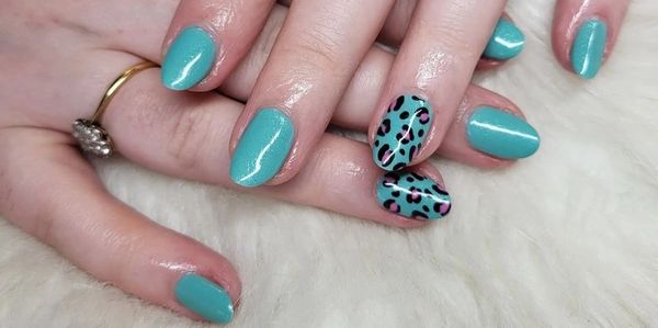 Blue and pink bubblegum Leopard design nail art 