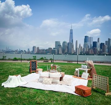 This new service sets up personalized pop-up picnics in parks all over the  city