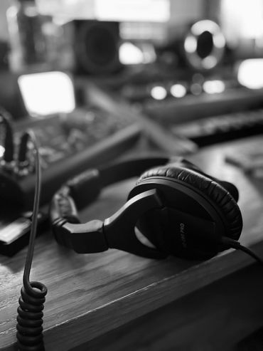 Control Center Professional grade headphones to monitor&  capture the most accurate vocal.
HD 280