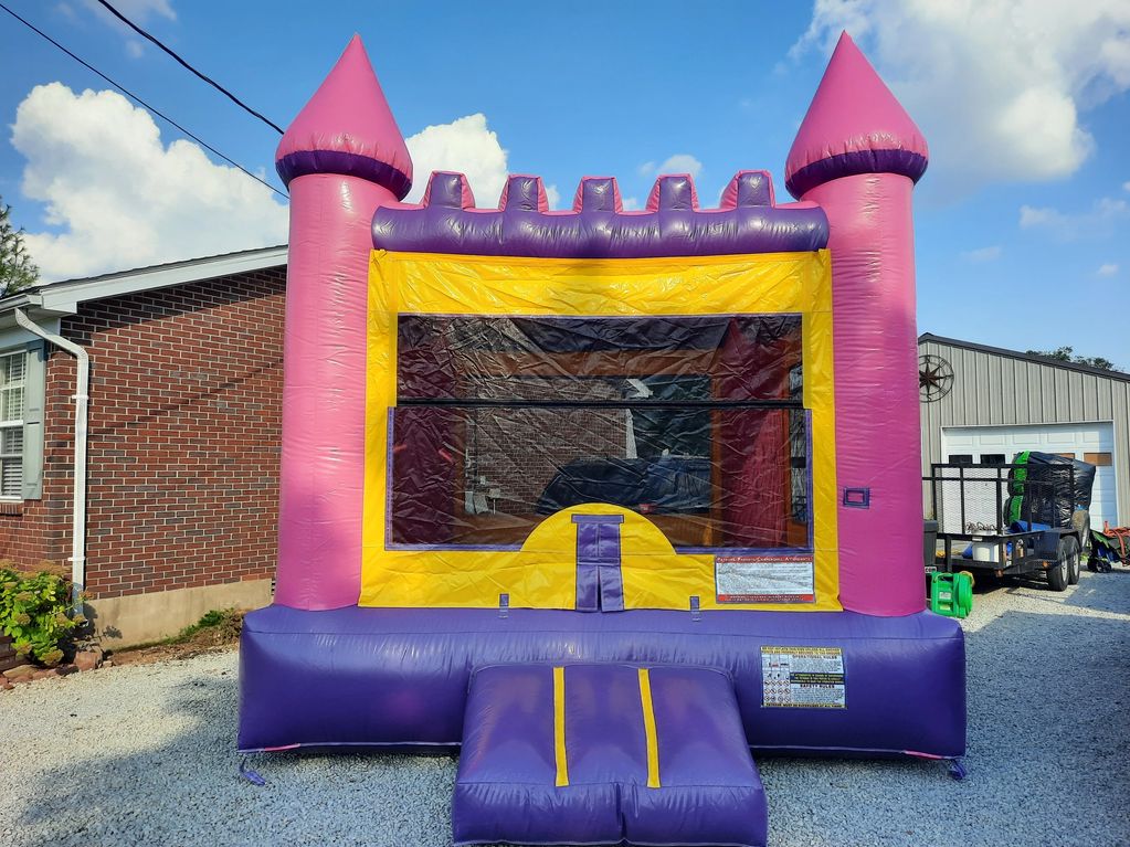 Pink castle bounce house 13x13 $150.00