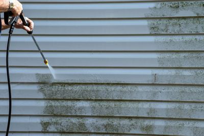 pressure washing commercial building