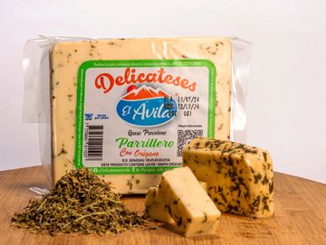 Queso parrillero con orégano en empaque.