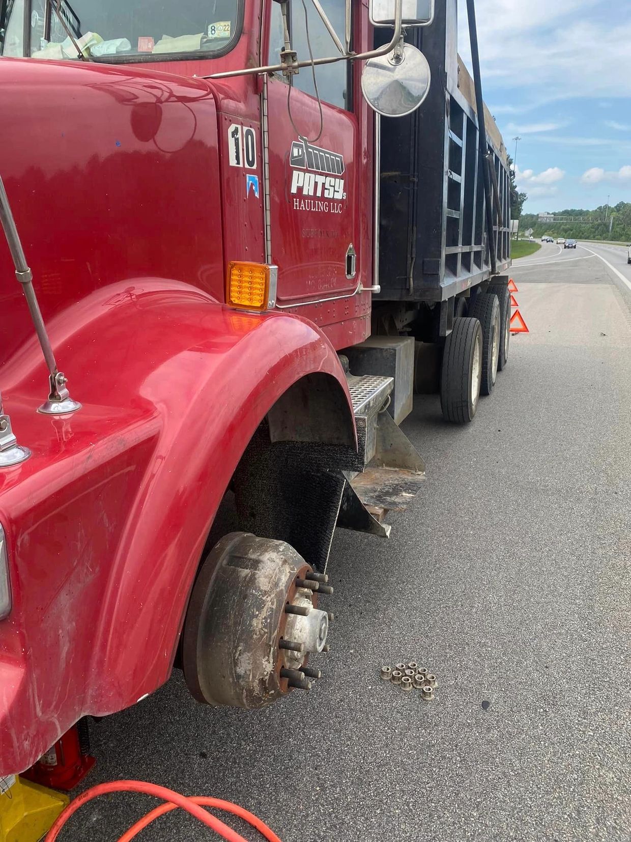 Mobile truck tire repair in Yulee FL for trucks, trailers and roadside breakdowns.
