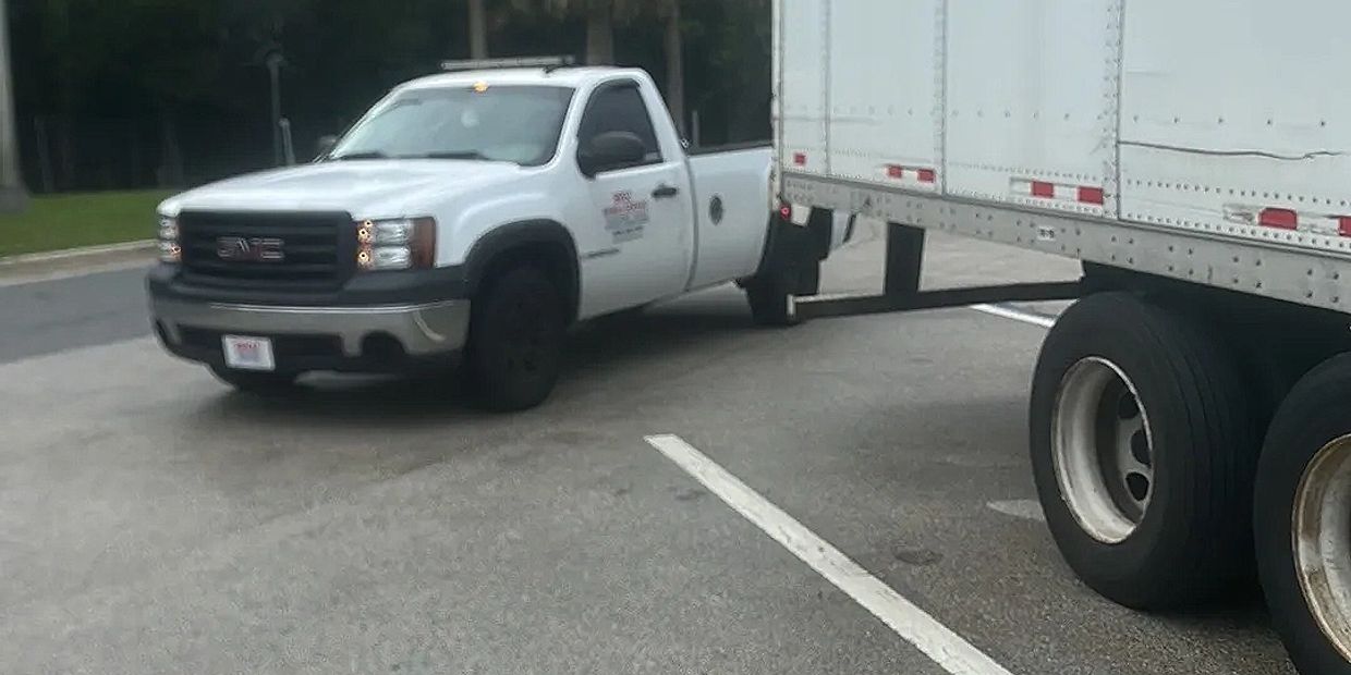 Mobile commercial tire service in Jacksonville Florida for 17.5, 19.5, 22.5, and 24.5 truck tires.
