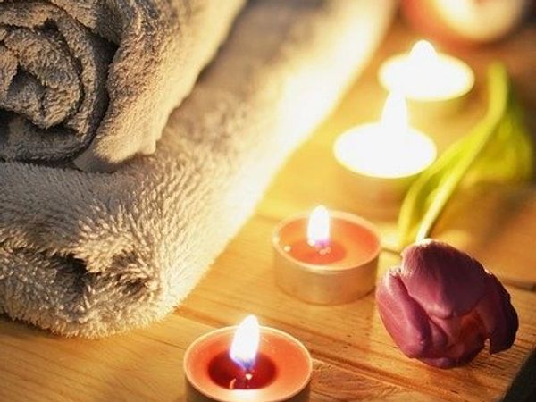 Relaxing candles and soft towels