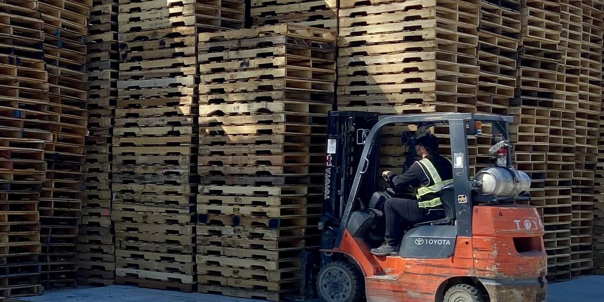 We buy pallets, pallets for sale near me