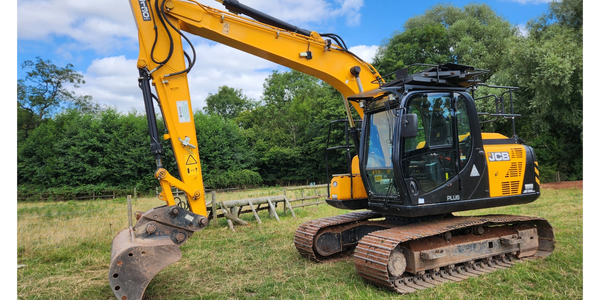 JCB JS130 LC PLUS CONTRACTOR DIGGER / EXCAVATOR FOR HIRE