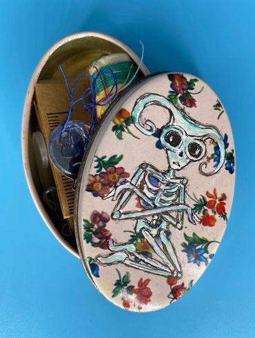 Day #1012 - 12.29.2023
little art of the day
oval tin sewing kit - 2.75” x 1.75”
***SOLD***