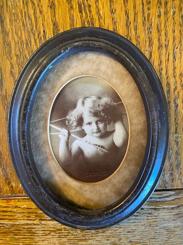 Day #1112 - 04.07.2024
art of the day
oval metal frame
cupid awake - skeletonized
before & after
