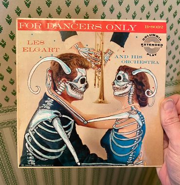 Day #1116 - 04.11.2024
art of the day
skelly couple
vintage 45 album cover - 7” x 7”
Before & After 