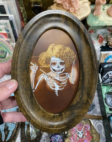 Day #1307 - 10.19.2024
art of the day
Cupid - skeletonized
before & after