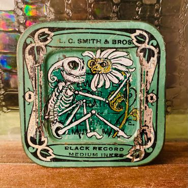Day #1309 - 10.21.2024
little art of the day
green typewriter ribbon tin 2.5”
skelly + flower friend