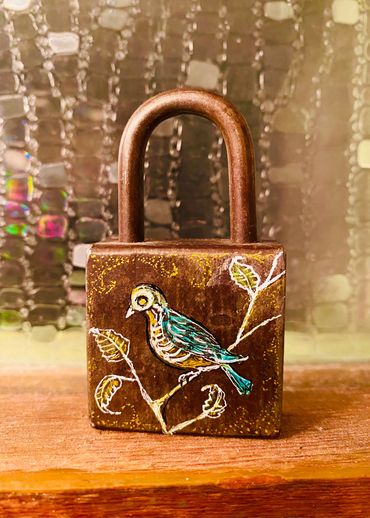 Day #1415 - 02.04.2025
art of the day
old padlock - skelly-bird