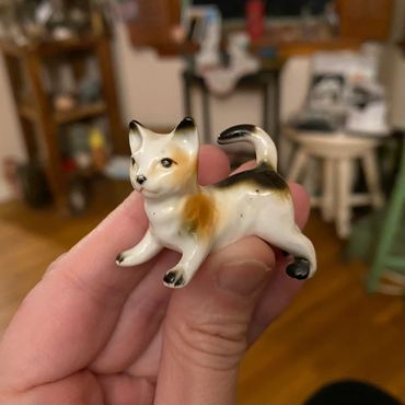 Day #1418 - 02.07.2025
tiny art of the day
cat miniature figurine - skellied 
before & after + bonus