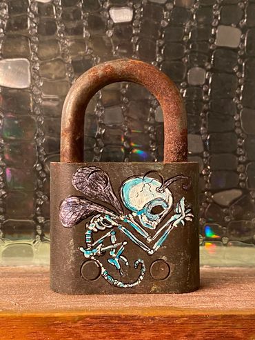 Day #714 - 03.06.2023
Art of the day
old rusty padlock
