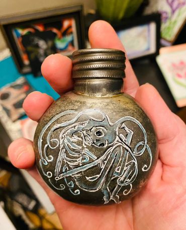 Day #818 - 06.18.2023
little art of the day
vintage military oil can