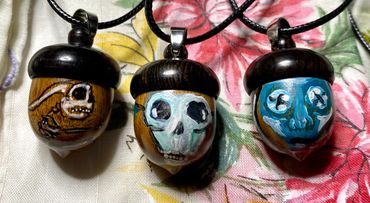 Day #903 - 09.11.2023
little art of the day
little acorn necklaces x 10