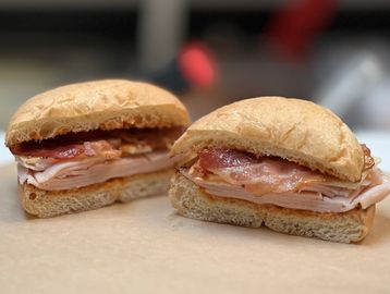 turkey bacon and swiss sandwich on kaiser roll