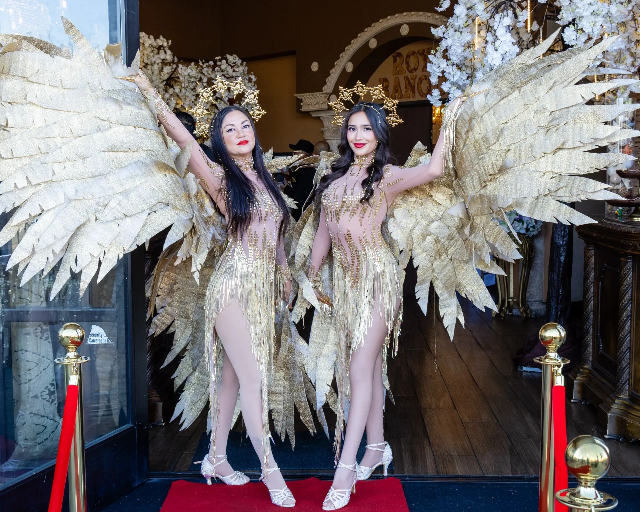 Roaming event entertainers in San Diego models roaming around corporate event